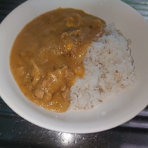 残ったシチューをアレンジ！カレーシチュー